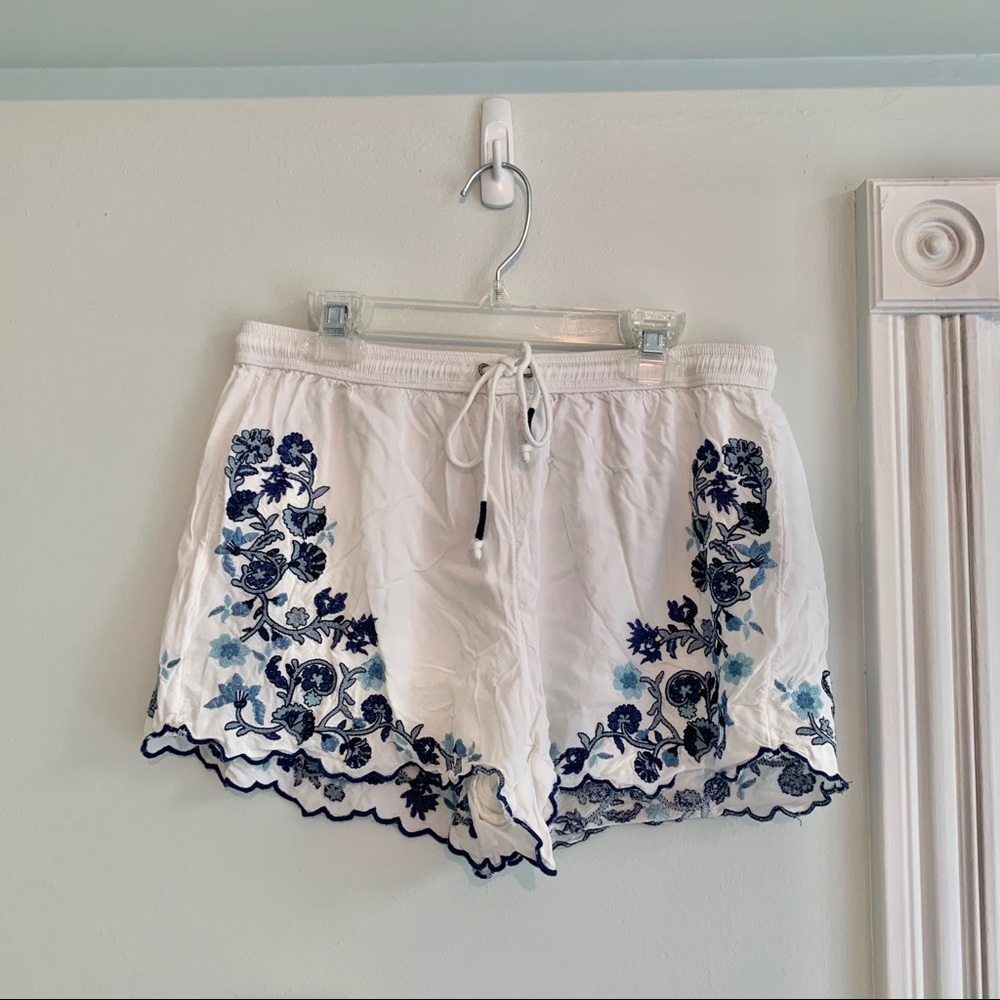 Abercrombie & Fitch Flowy Embroidered Shorts